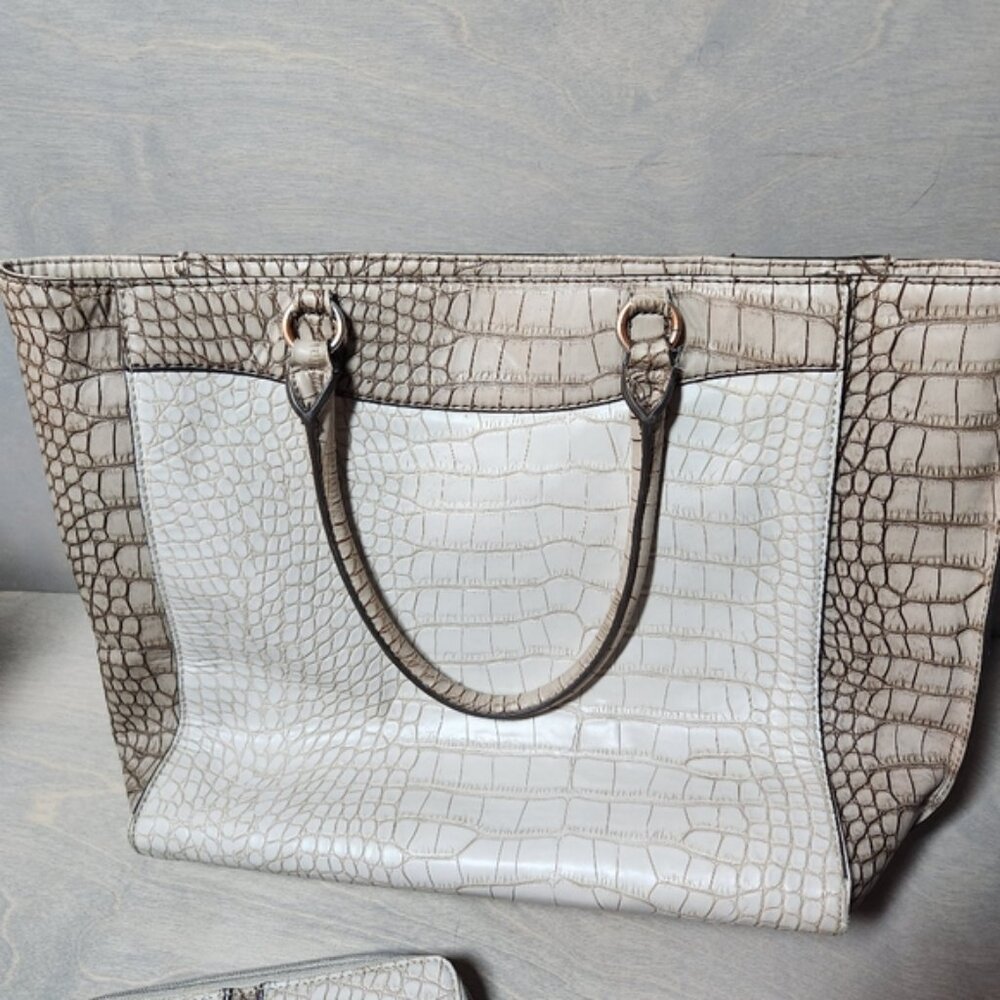 Guess Alligator leather style contemporary colors guess purse, matching wallet - Picture 5 of 16